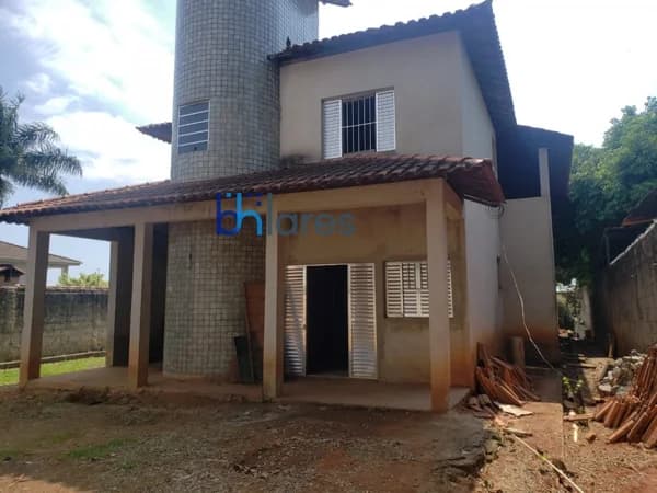 Casa Colonial para Venda em Trevo Belo Horizonte-MG