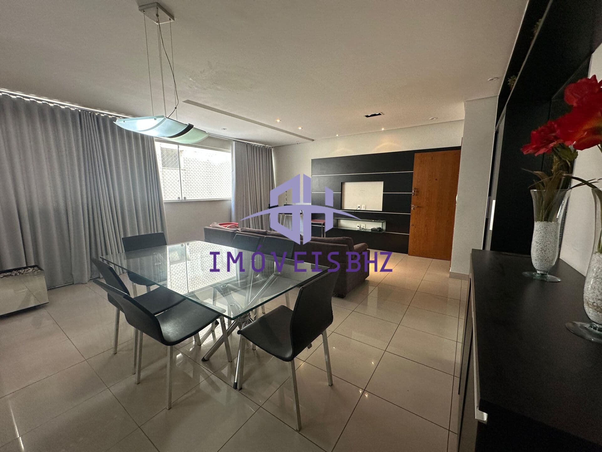 APARTAMENTO DE 3 QUARTOS, SUITE E 2 VAGAS COBERTAS, COM ELEVADOR NO CASTELO