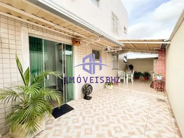 Apartamento com 3 Quartos e 2 banheiros à Venda, 130 m² por R$ 467.000