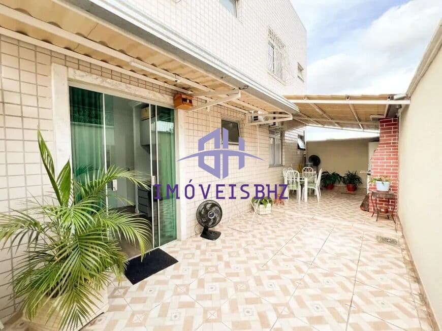 Apartamento com 3 Quartos e 2 banheiros à Venda, 130 m² por R$ 467.000