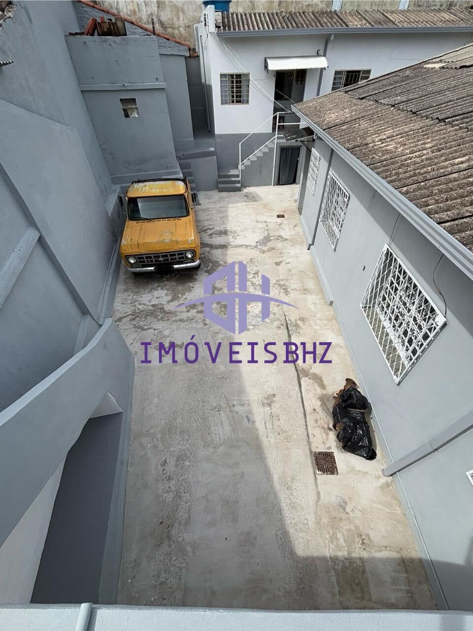 Casa com 3 quartos suíte e 5 vagas de garagem