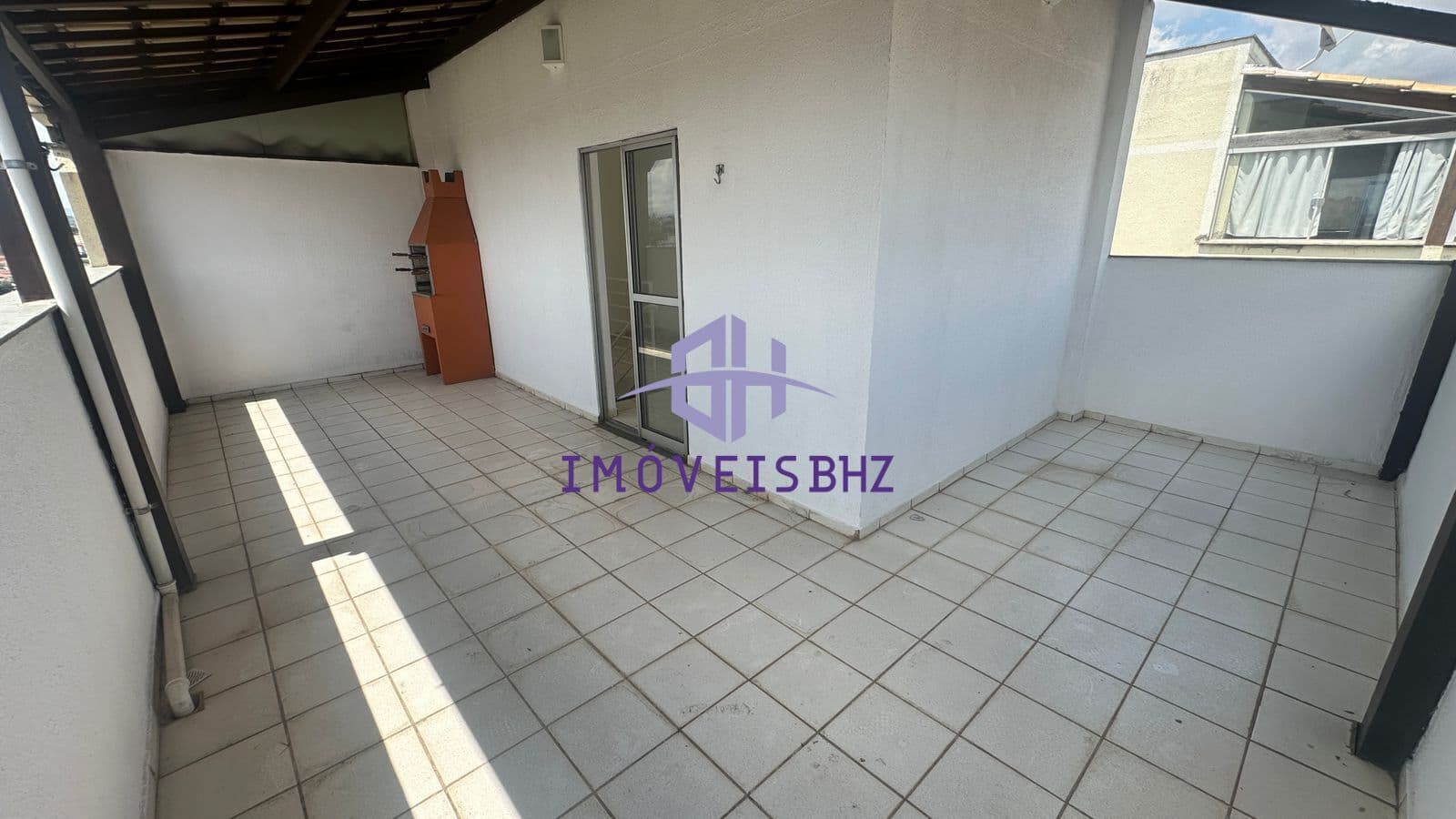Cobertura com 2 Quartos e 2 banheiros à Venda, 104 m² por R$ 319.000,00