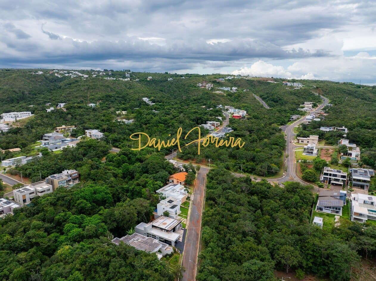 Lote de esquina e praticamente todo plano na Travessa São Vicente