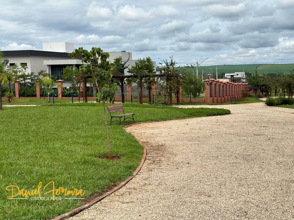 Daniel Ferreira vende: Lote plano no condomínio Le Jardin