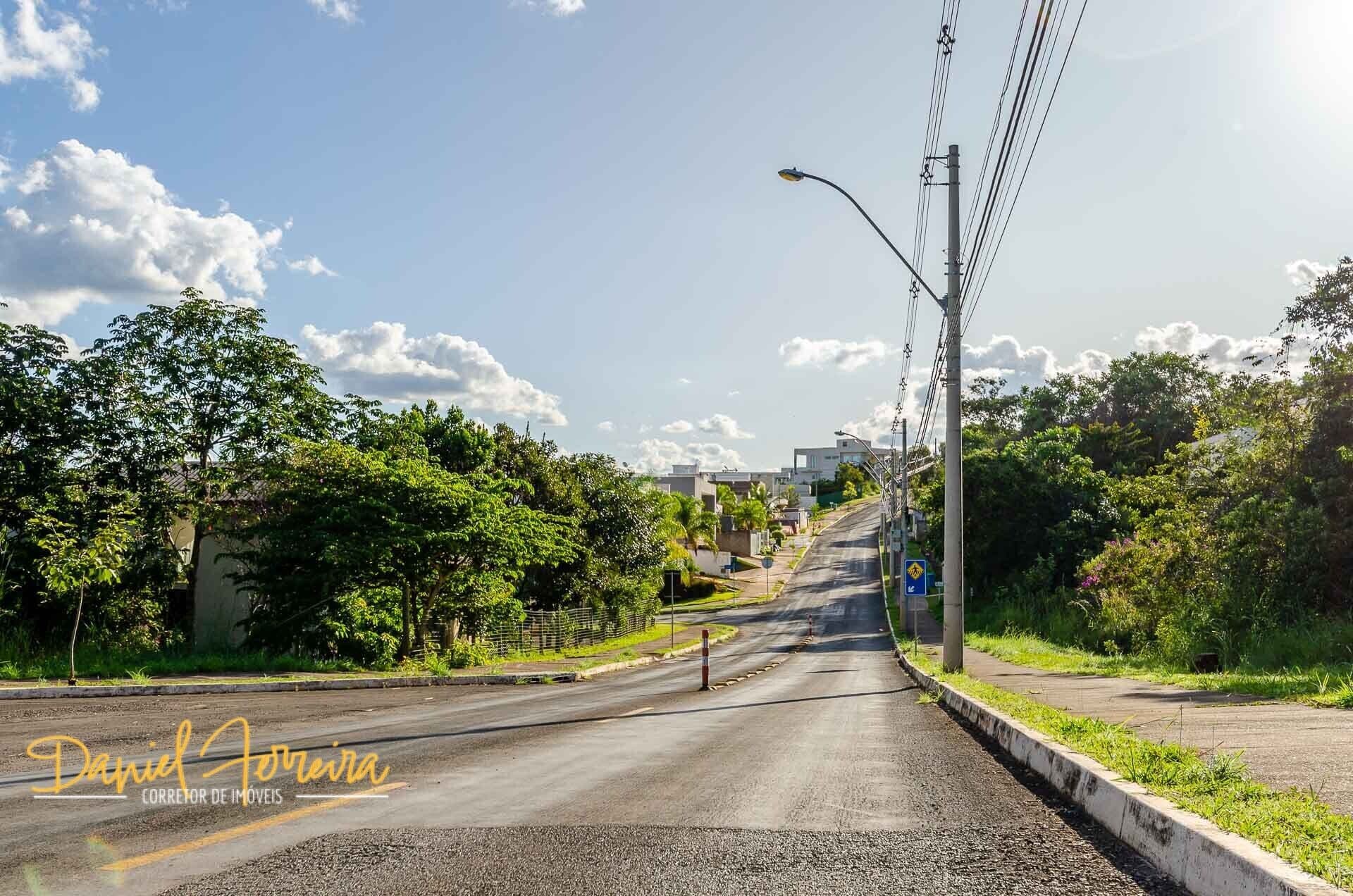 Lote com vista livre permanente de fundo e frente