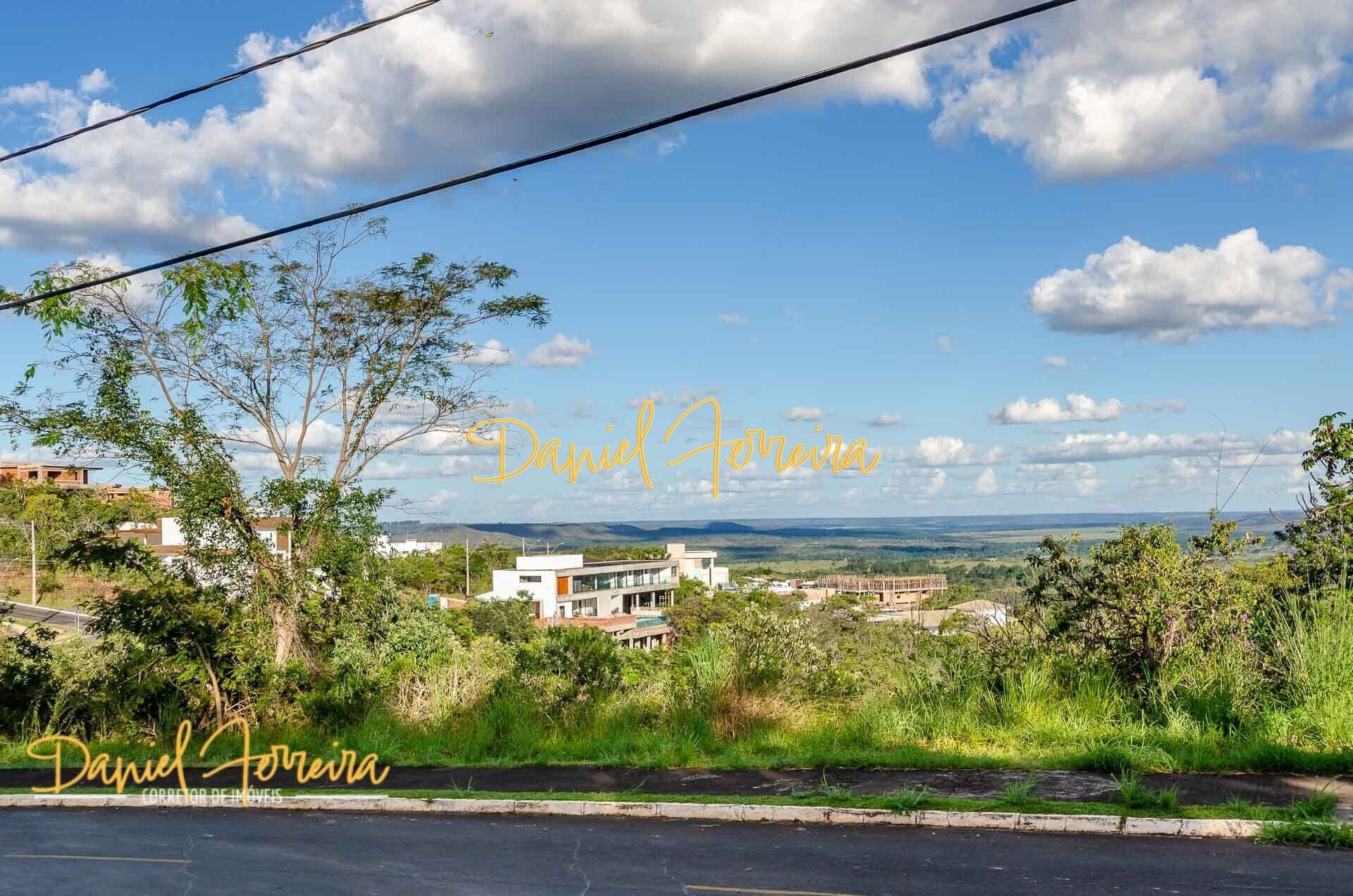 Lote duplo com vista - Parte alta do condomínio