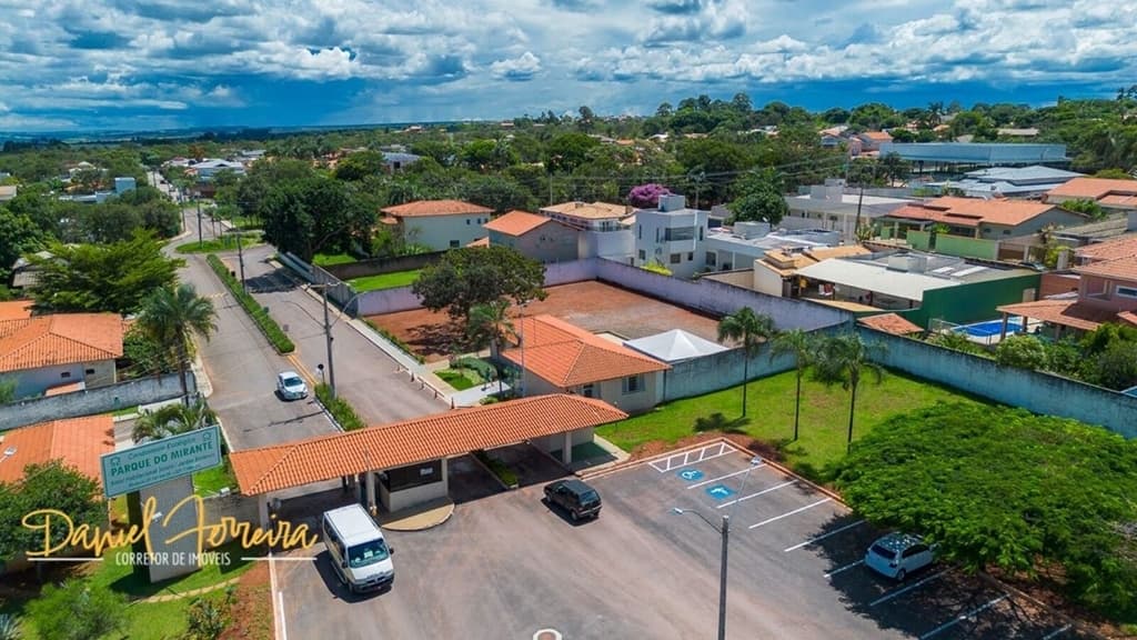 Terreno plano com 600 m² à venda no condomínio Parque do Mirante.