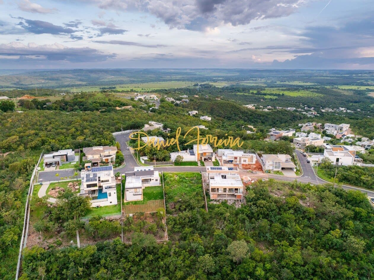 Lote murado e terraplanado com 1.027 m² - Condomínio Santa Monica - Jardim Botânico - DF