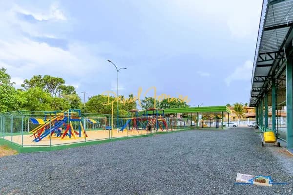 Terreno plano com 600 m² à venda no condomínio Parque do Mirante