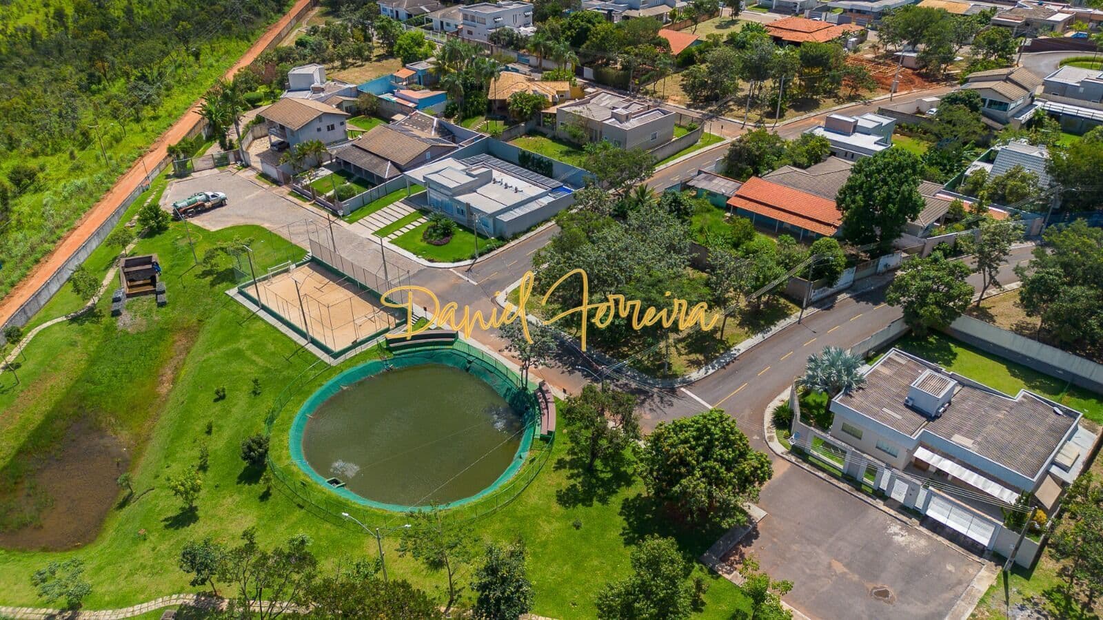 Terreno plano com 600 m² à venda no condomínio Parque do Mirante