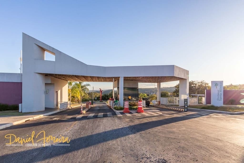 Lote à venda na parte alta do condomínio Santa Monica