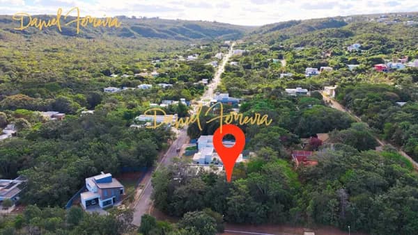 Terreno de esquina, plano com 1.180 m² no Condomínio Santa Monica