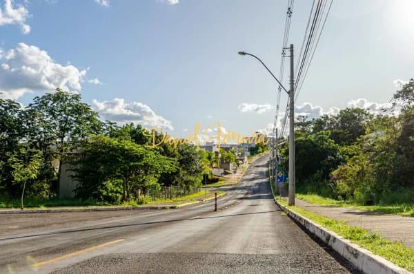 Lote com 1.000 m ² na Alameda das Tulipas - Parte Alta do condomínio.