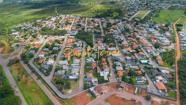 Terreno plano com 600 m² à venda no condomínio Parque do Mirante