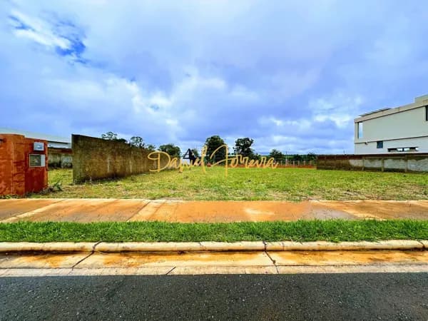 Lote plano, nascente no Condomínio Le Jardin - Jardim Botânico - Brasília/DF