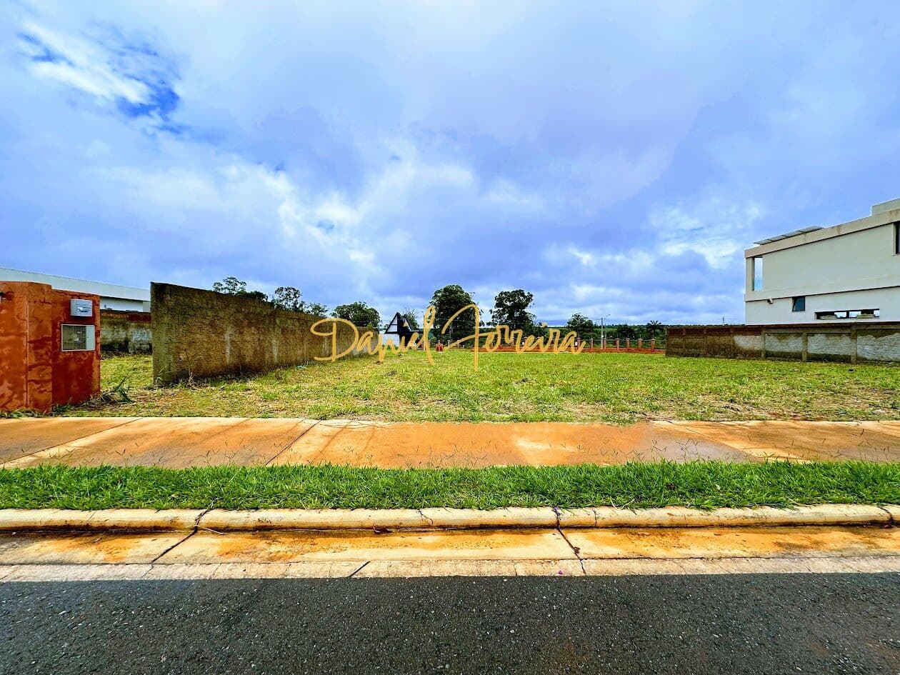 Lote plano, nascente no Condomínio Le Jardin - Jardim Botânico - Brasília/DF