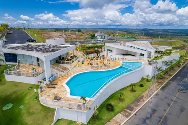 Daniel Ferreira vende: Lote com fundo e lateral para reserva na Travessa Poço Azul.