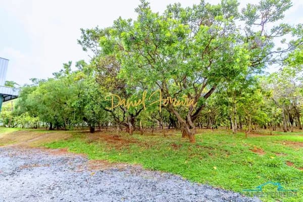 Terreno plano com 600 m² à venda no condomínio Parque do Mirante