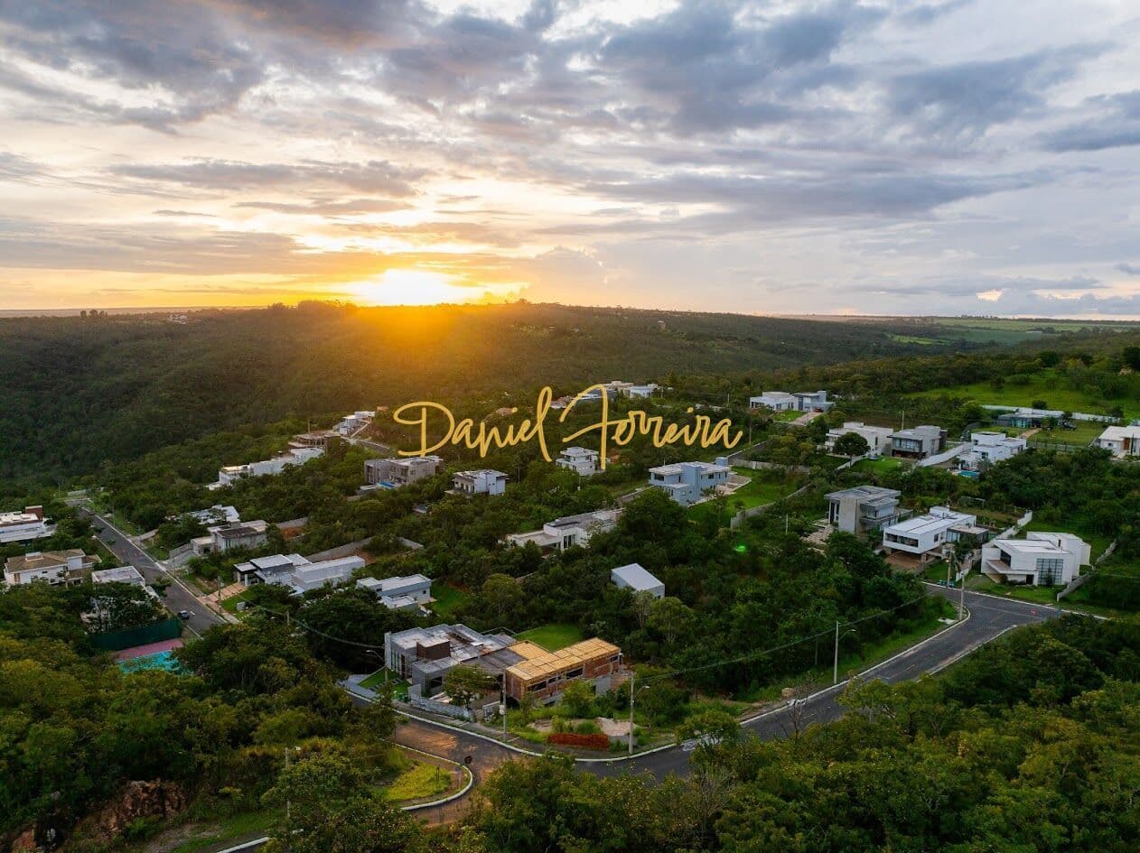 Lote com terraplanagem feita na Travessa Saia Velha.