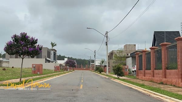 Lote com 400 m² totalmente regularizado e aceitando financiamento bancário.