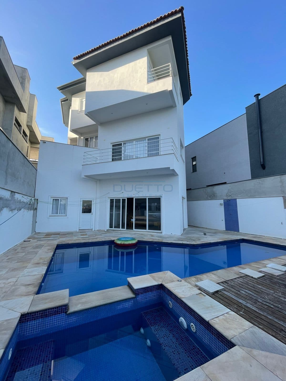 Sobrado Alto Padrão com 03 suítes e ampla área de lazer, à venda no Aruã Eco Park Lagos, Mogi das Cruzes - SP