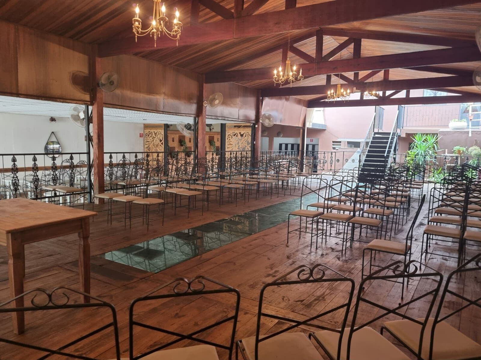 Salão Comercial para festas, contando com 740m², à venda no Centro de Mogi das Cruzes - SP