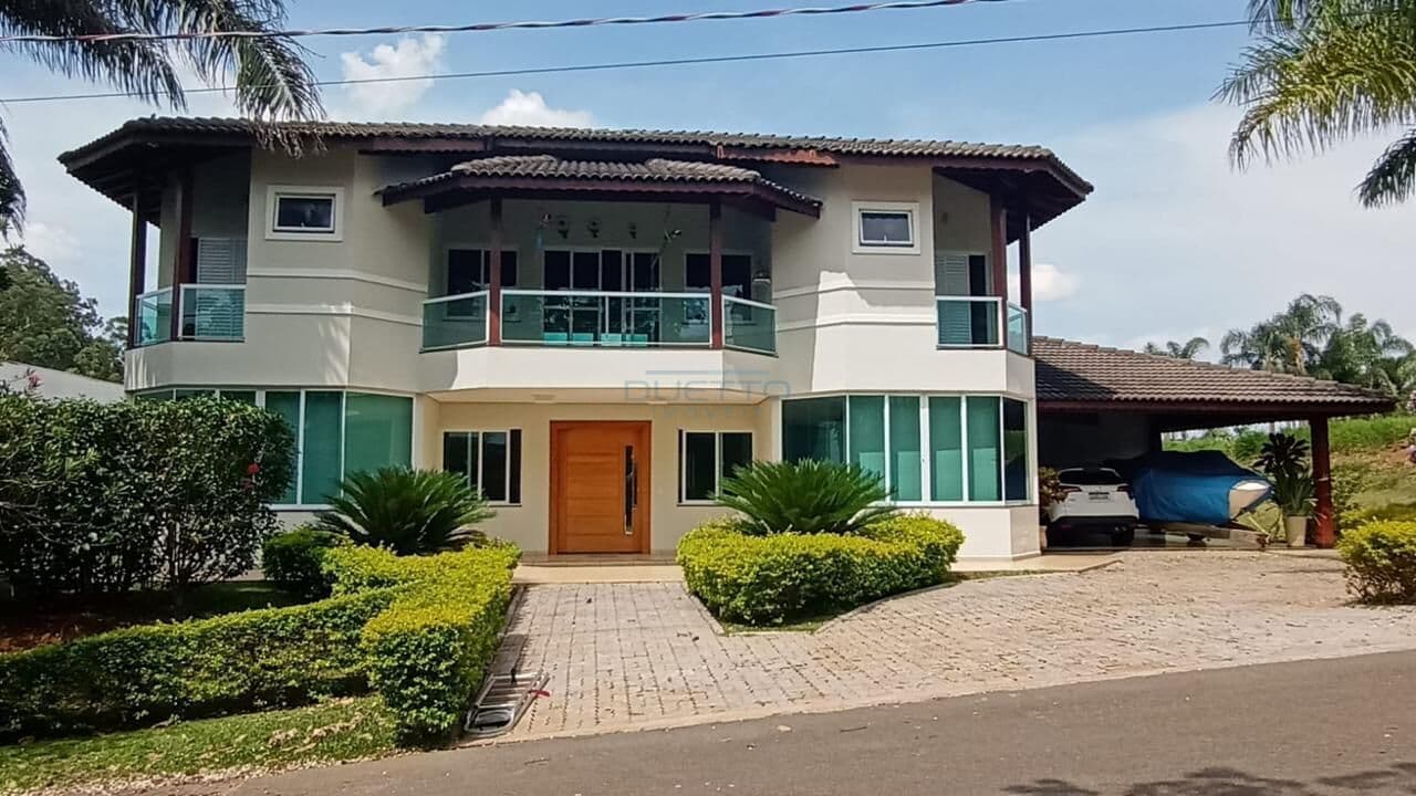 Casa de Alto Padrão à Venda em Condomínio Fechado com Acesso à Represa