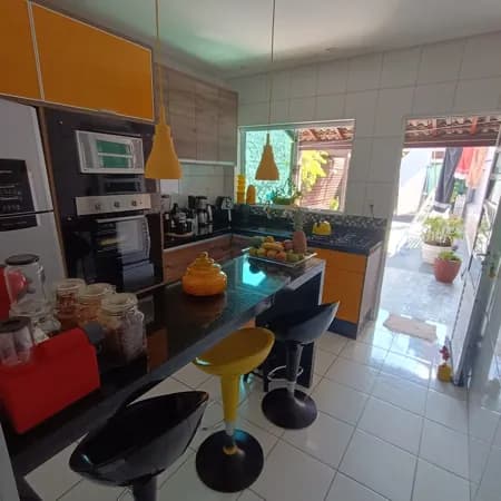 Sobrado de 03 dormitórios, à venda no Jardim São Pedro, Mogi das Cruzes - SP