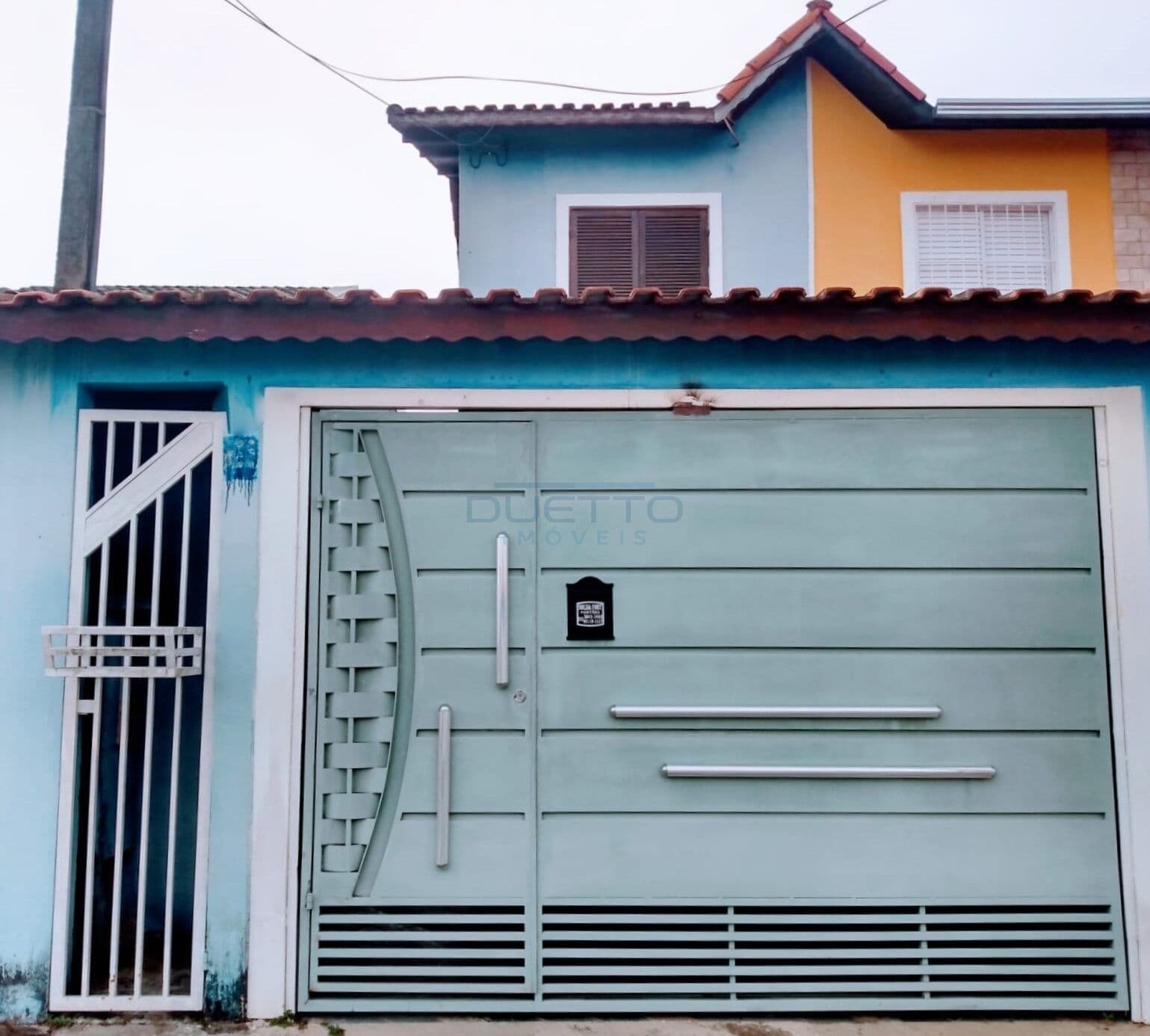 Sobrado de 115m², contendo 02 dormitórios e área gourmet, à venda no Jardim Layr, Mogi das Cruzes - SP