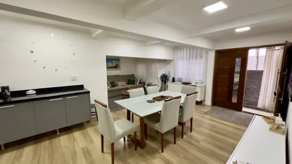 Sobrado amplo com 03 dormitórios e área gourmet, à venda na Vila Suissa, Mogi das Cruzes - SP