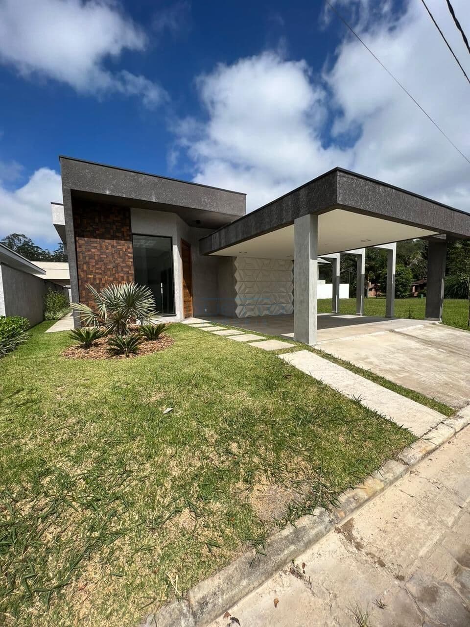 Casa Alto Padrão com 03 suítes, à venda no Condomínio Residencial Veredas, Mogi das Cruzes - SP