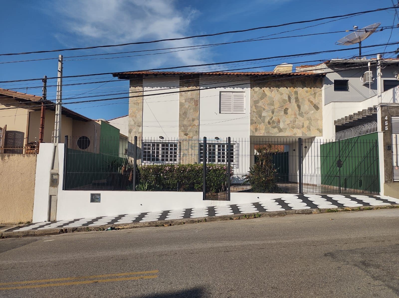 Casa de 03 dormitórios, sendo 01 suíte com closet, à venda na Vila Lavínia, Mogi das Cruzes - SP