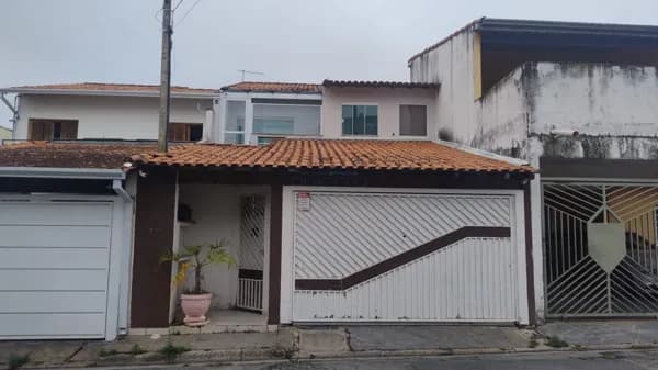 Casa de 04 dormitórios, sendo 01 suíte, à venda na Vila Suissa, Mogi das Cruzes - SP
