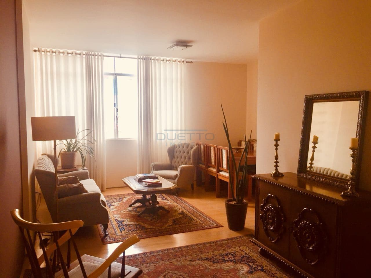 Apartamento amplo de 03 dormitórios, sendo 01 suíte, à venda no Centro de Mogi das Cruzes - SP