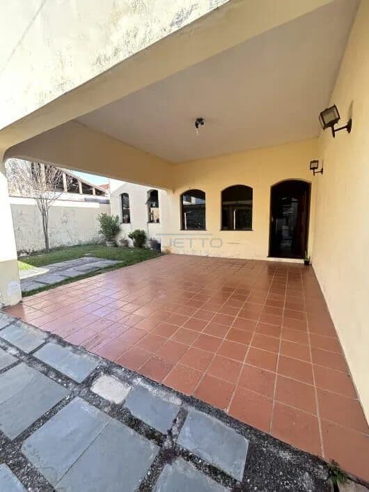 Casa à Venda na Vila Mogilar – 3 Dormitórios, 2 Suítes e Localização Privilegiada em Mogi das Cruzes