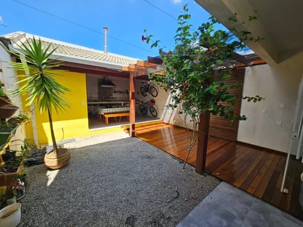Sobrado de 200m², com 03 dormitórios, sendo 01 suíte, à venda no Residencial Colinas, Mogi das Cruzes - SP