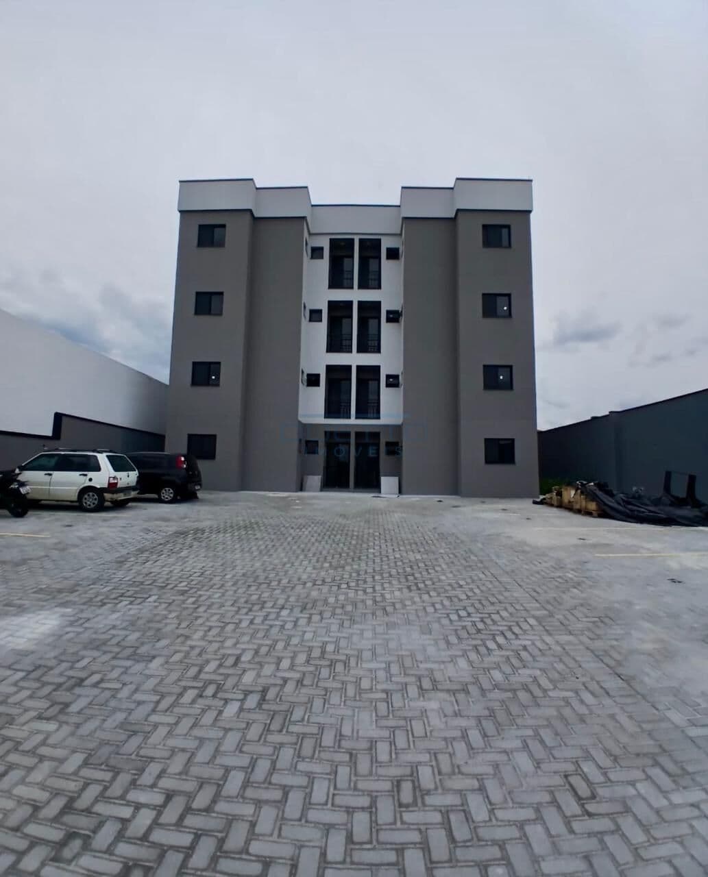 Apartamento amplo de 02 dormitórios, sendo 01 suíte, à venda na Vila Paulista, Mogi das Cruzes - SP