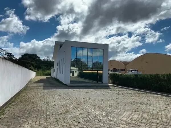 Prédio Comercial com mais de 10 salas e contando com cerca de 650m², à locação no Socorro, Mogi das Cruzes - SP