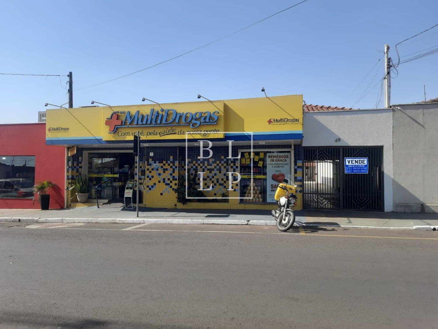 Ponto Comercial + 2 Casas ( Av. 9 de Julho)