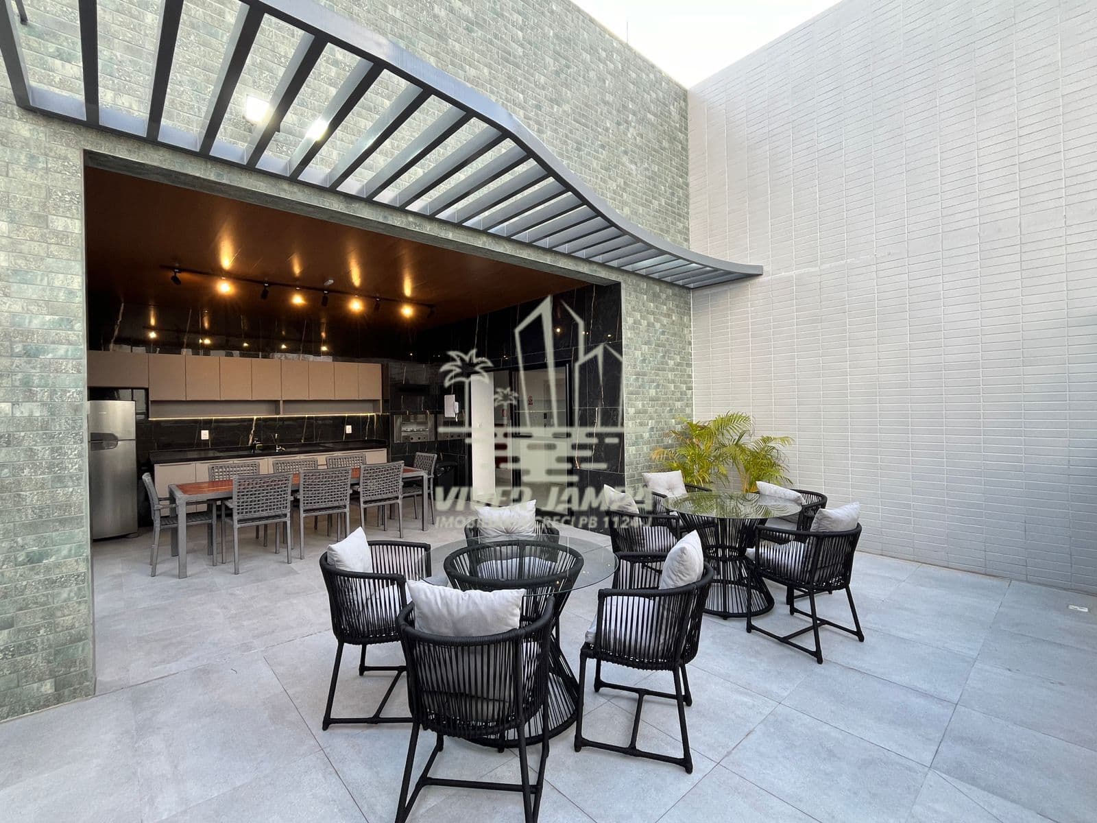 Apartamento com 1 dormitório em Intermares, pertinho do mar!
