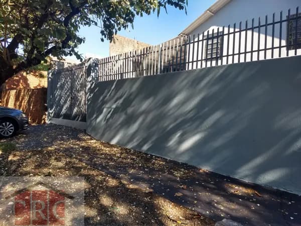 Casa com amplo terreno Jd. São Silvestre