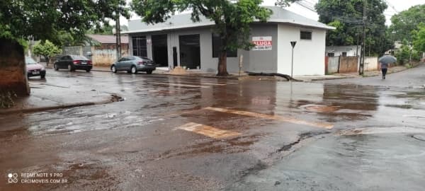 ESQUINA COM DOIS SALÕES COMERCIAIS - UM LOCADO