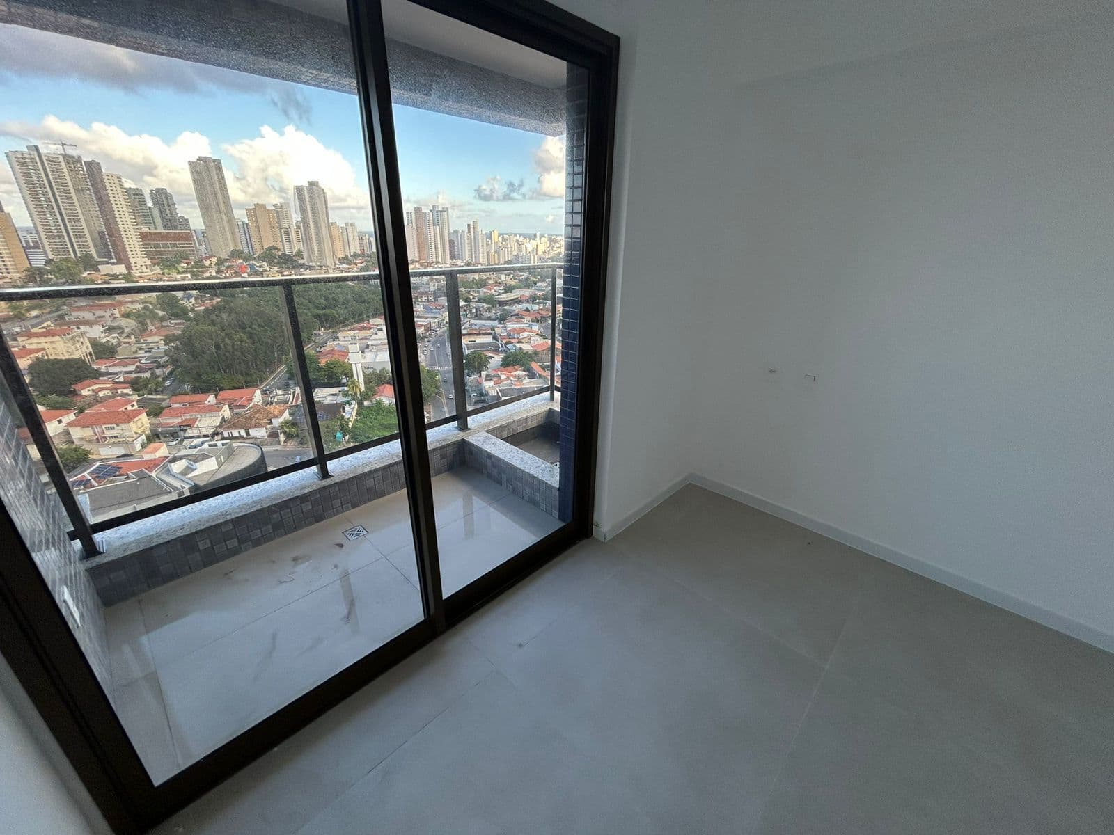 Le Quartier - Caminho das Árvores 3/4 com 03 suítes