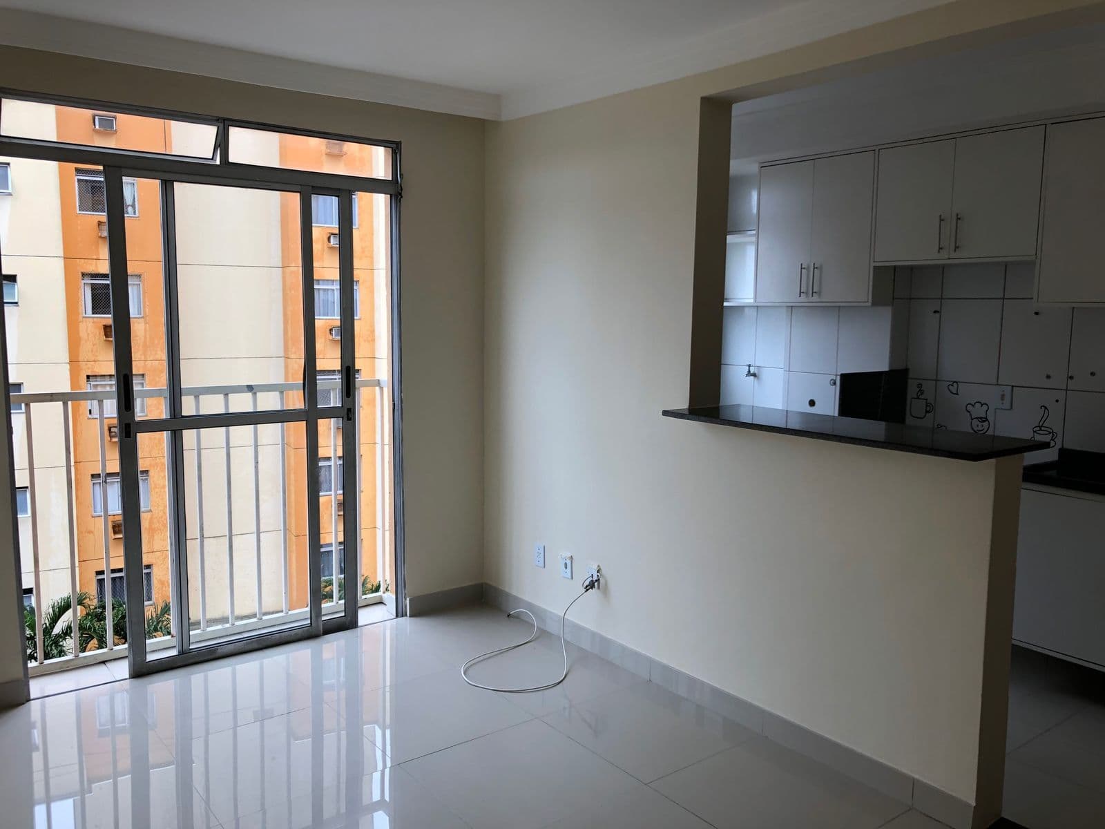 Ville Costa dos Coqueiros 2/4 com suíte