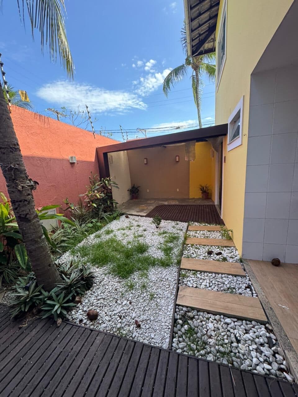 Casa 4/4 com suítes - Condomínio Villa das Mares