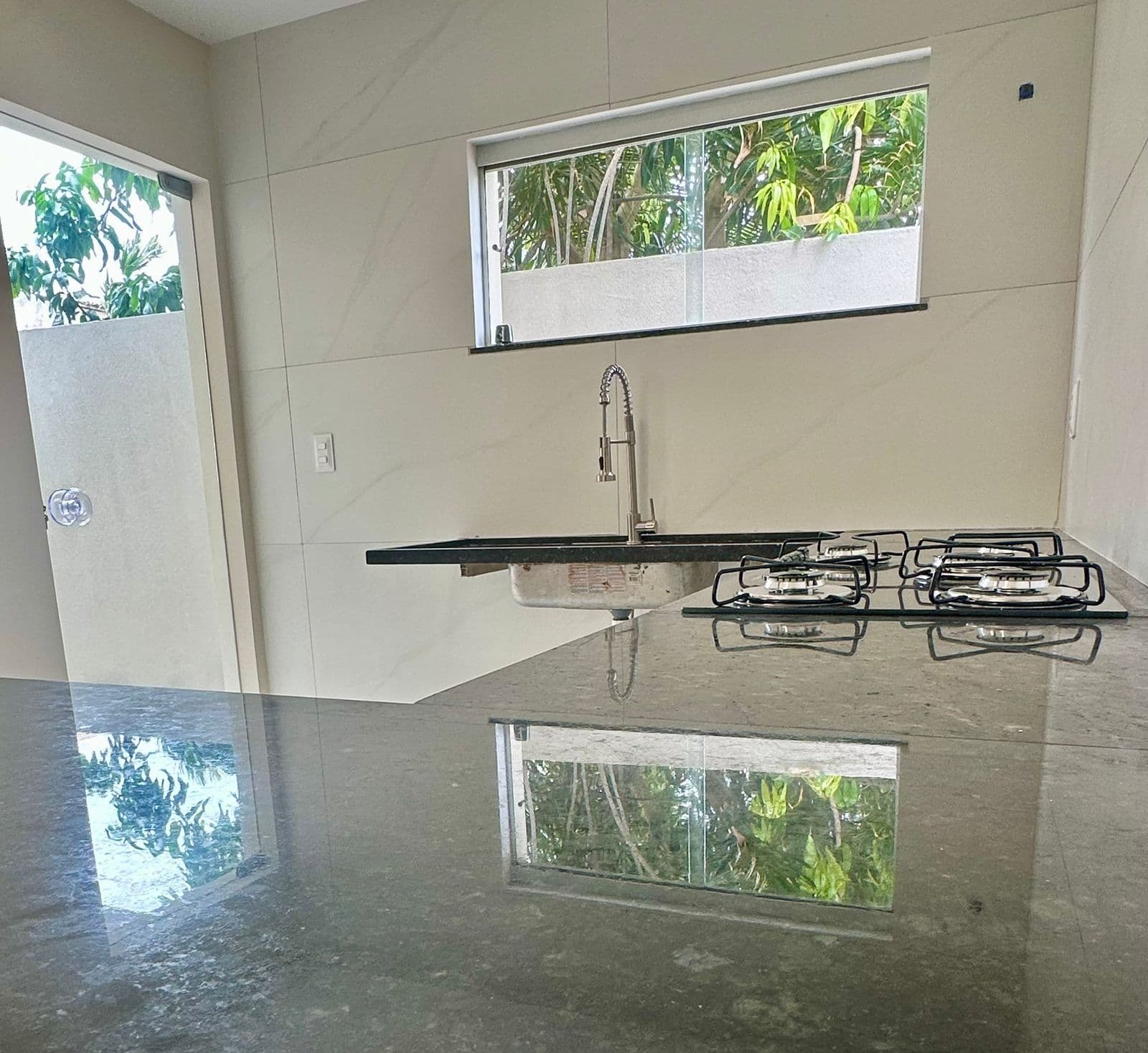 Casa em Ipitanga 4/4 com 03 suites