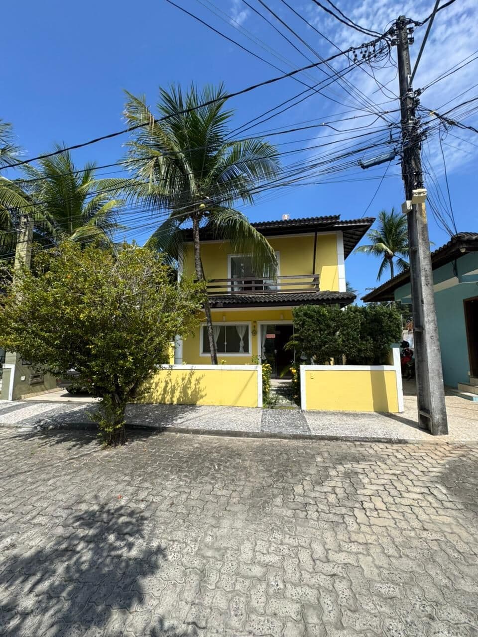 Casa duplex em Buraquinho 4/4