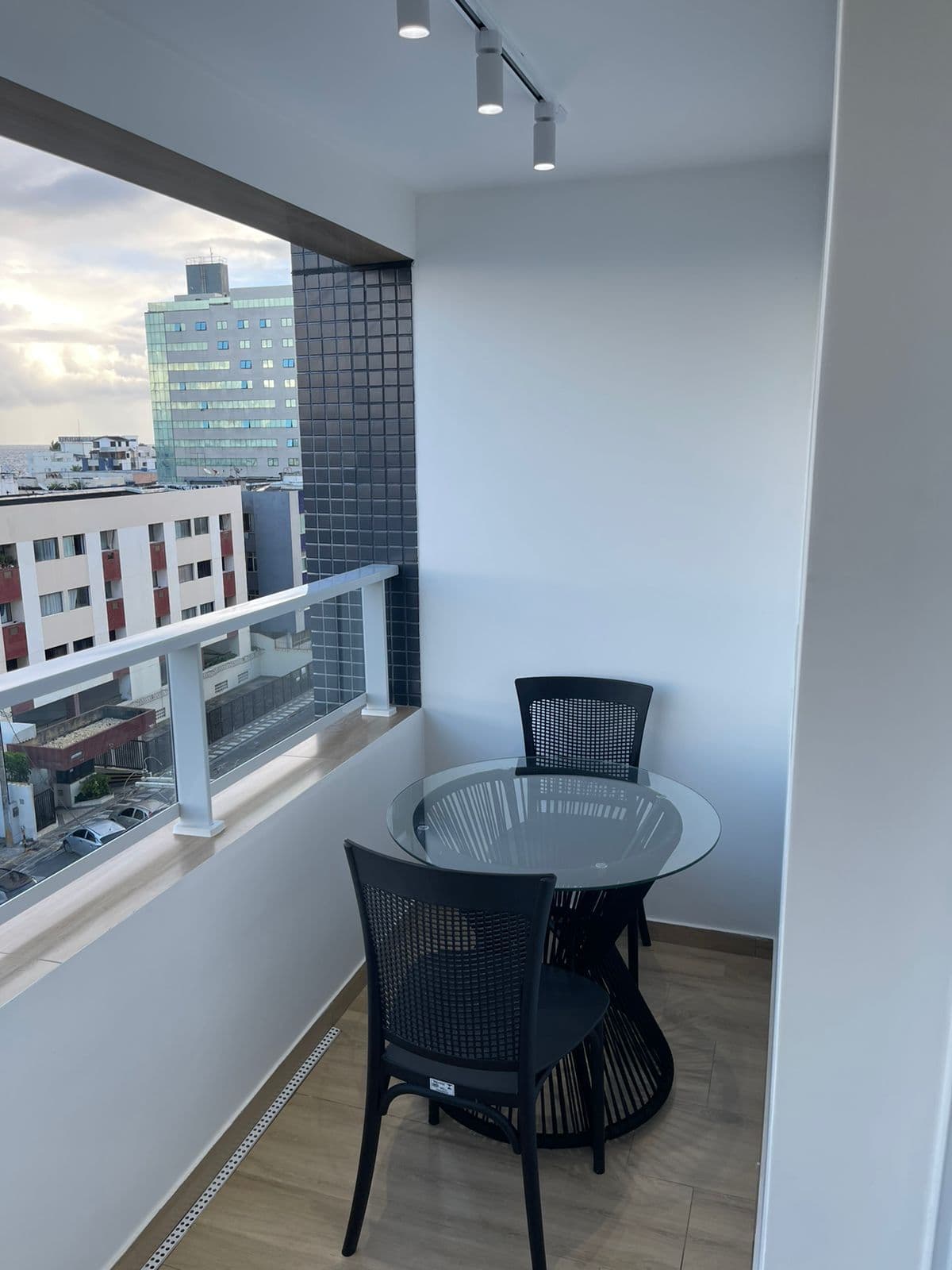 Smart Pituba 1/4 e sala com varanda | MOBILIADO