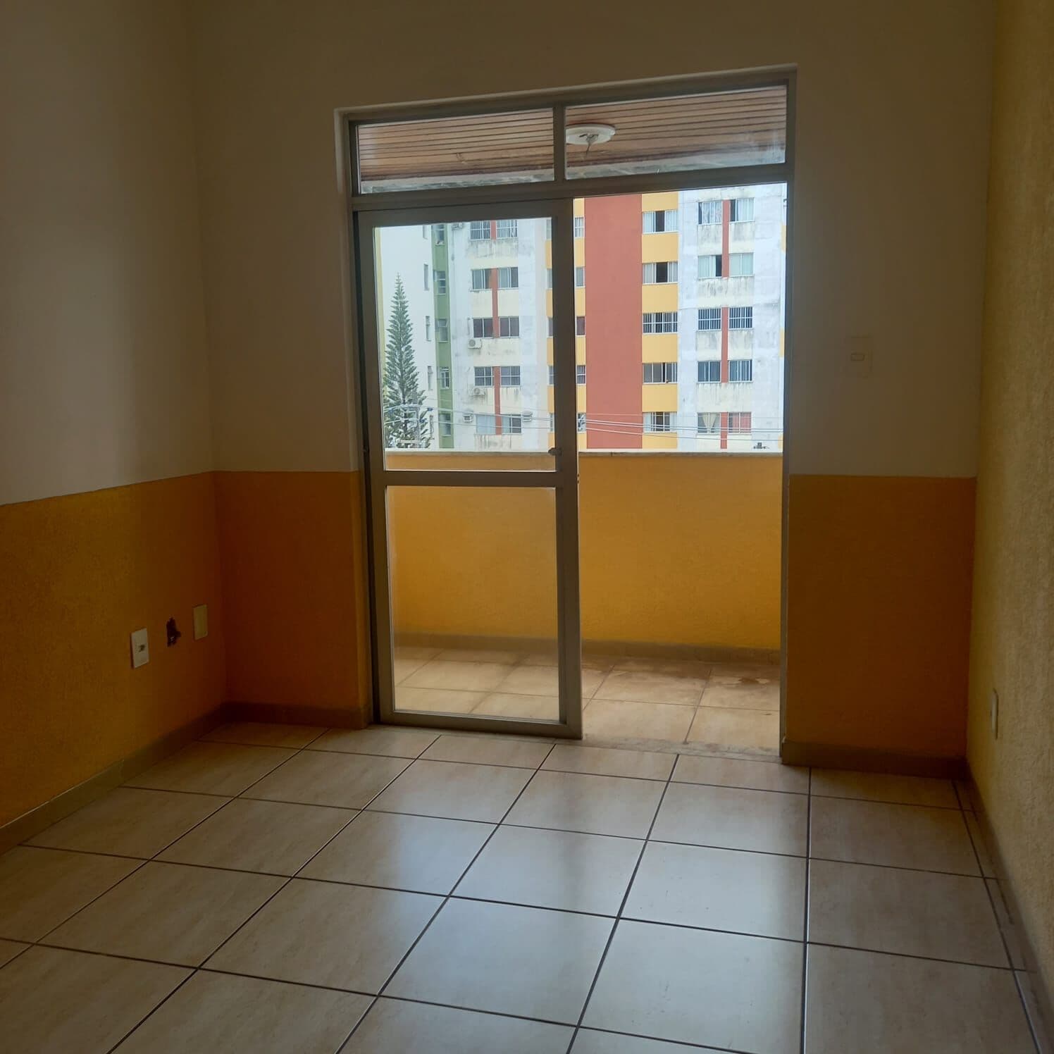 Vila Laura 3/4 com suíte e garagem