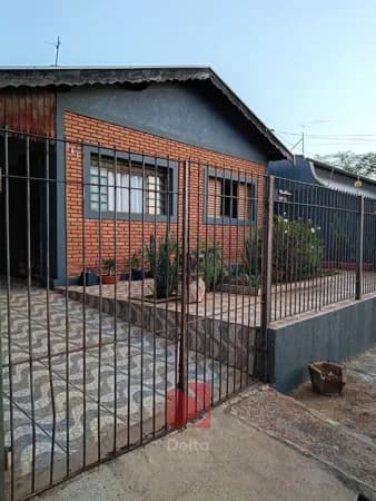 Casa em Vila Pinheiro, Pirassununga/SP